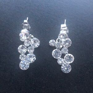 Crystal/diamond-like Earrings